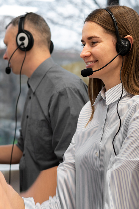 Ponemos a tu disposición un servicio técnico propio, rápido y eficaz, disponible las 24 horas del día, los 365 días del año. Estamos preparados para ayudarte ante cualquier incidencia o consulta relacionada con nuestras máquinas, garantizando así un funcionamiento continuo y sin interrupciones.